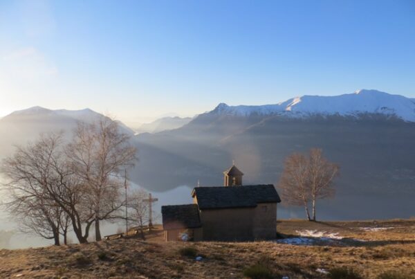 Panorama di S.Grato e il Lago di Como in inverno