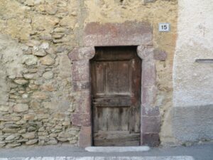 portale protogotico a Margno Valsassina